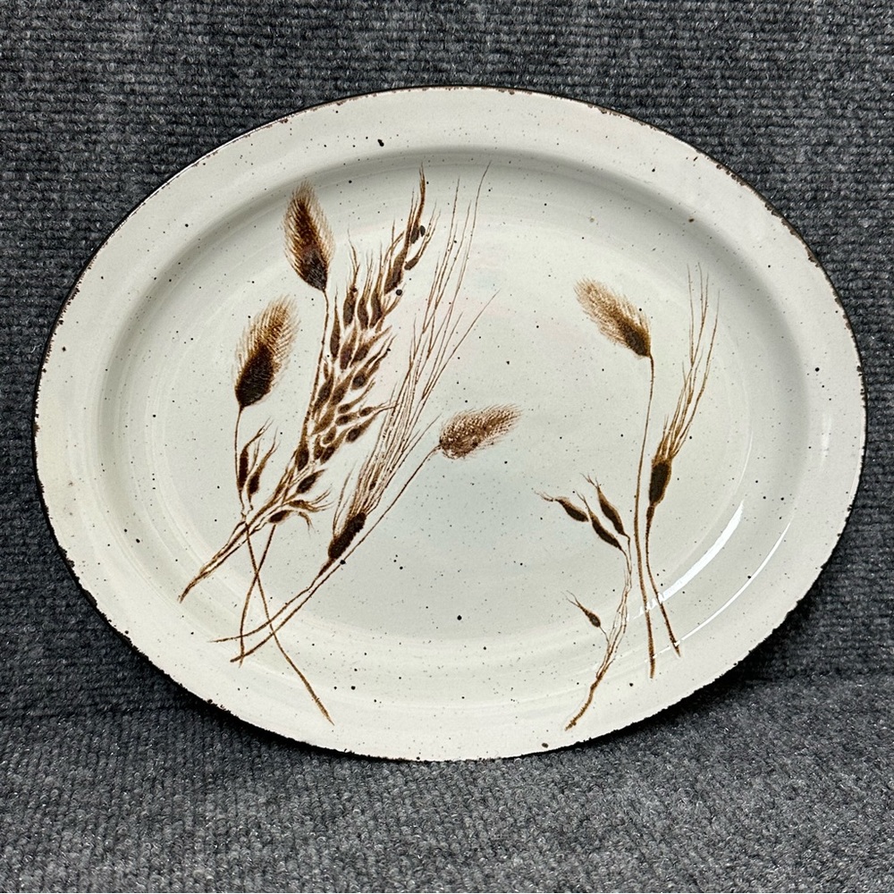 Wild Oats Stonehenge Midwinter platter 12” wheat motif